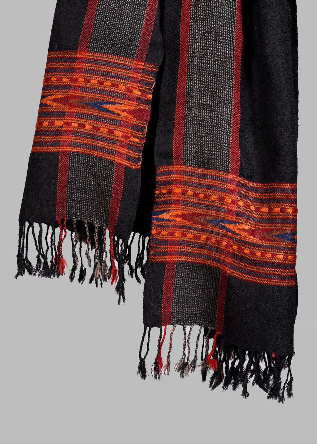 Kullu Handwoven Woollen Stole – Black with Charcoal Accents
