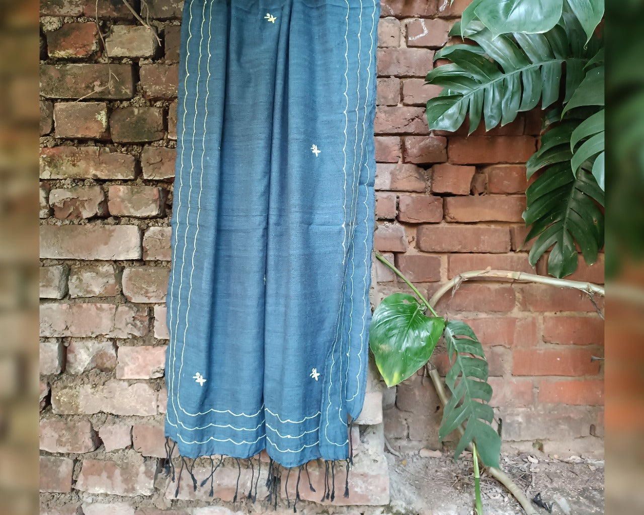 Handwoven - Zardozi Stole