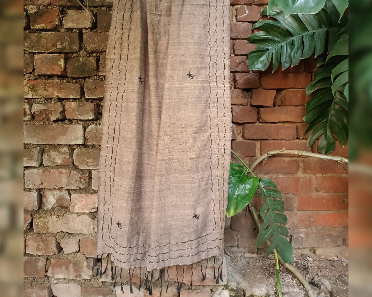 Handwoven - Zardozi Stole