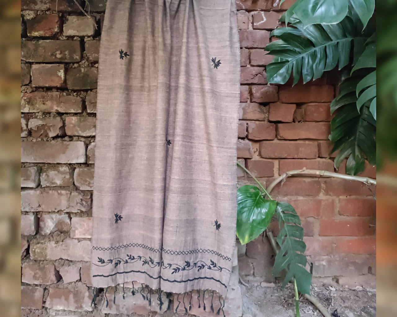 Handwoven - Zardozi Stole