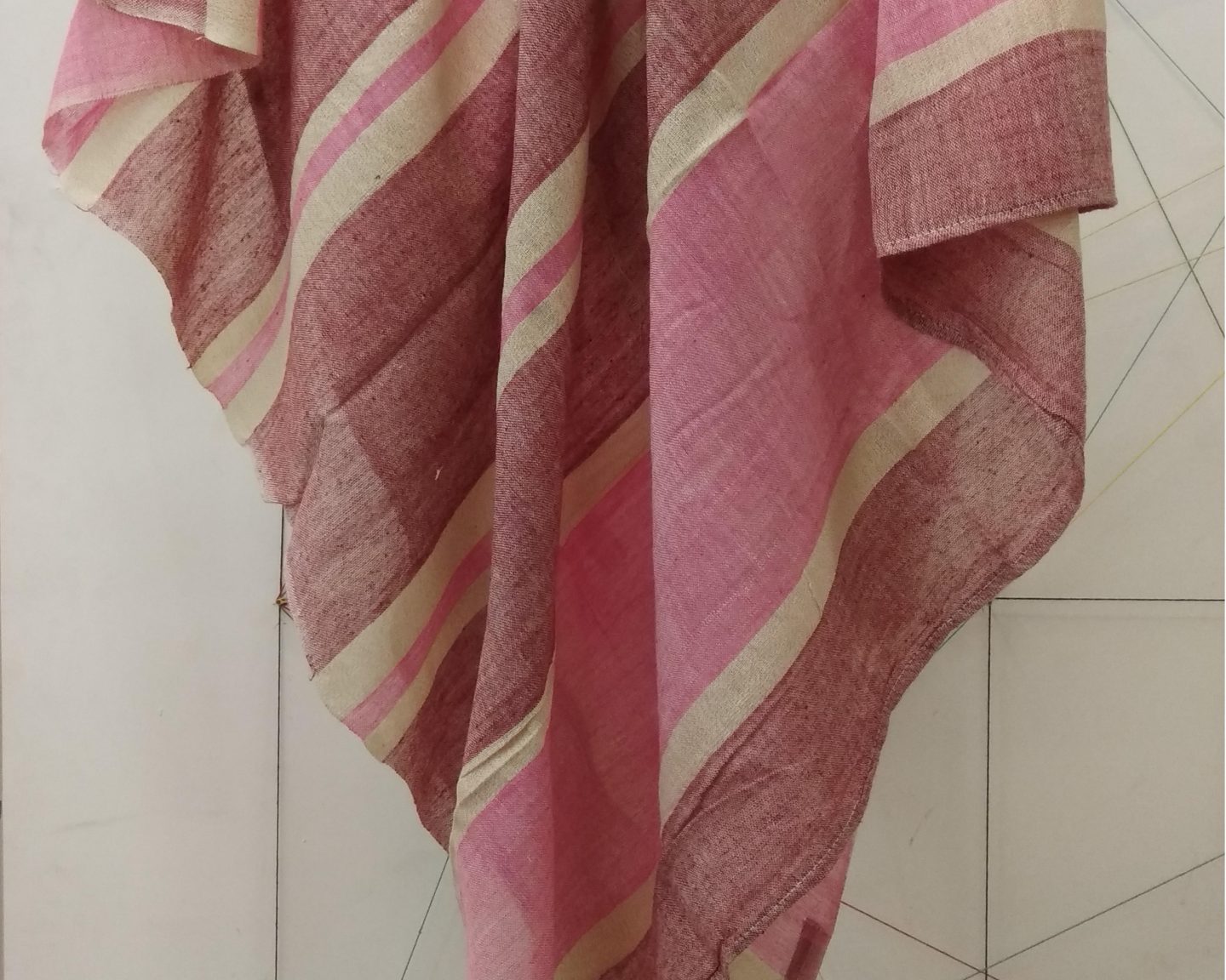 https://baragaonweaves.com/wp-content/uploads/2020/06/SF-7-handloom-cotton-scarf-india.jpg